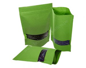 Bolsa de papel verde con rayas y ventana rectangular